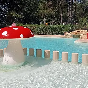 https://camping-parc-saint-sauvayre.hotels-rhonealpes.com